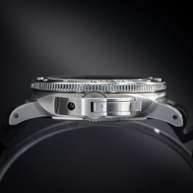 Panerai Submersible PAM02223 Image 2